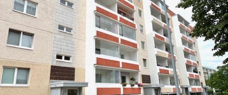 3-Raum Wohnung mit Badewanne und EBK - Photo 1