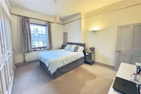 London End, Beaconsfield, Buckinghamshire, HP9 - Photo 2