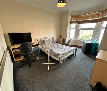 Room in a Shared House, Burley Road, LS4 - Photo 4