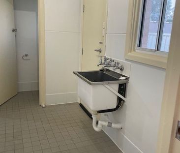 Fresh 3 Bedroom home - Photo 6