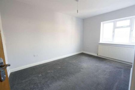 Gipsy Lane, Grays, RM17 - Photo 4