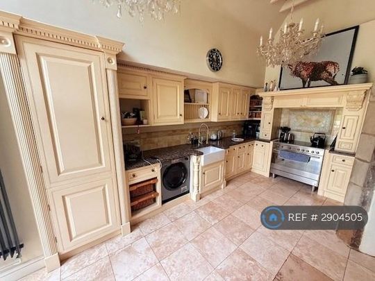 4 bedroom detached house to rent - Photo 1