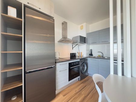 A LOUER - Saint-Denis - Appartement T4 meublé de standing avec vue panoramique au dernier étage - Photo 2