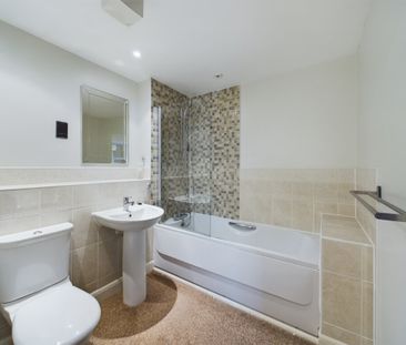 2 bedroom Apartment to rent - Photo 3