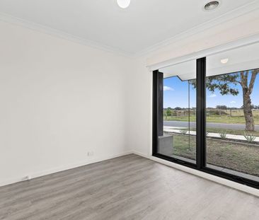 Spacious 4-Bedroom Family Home in Prime Brookfield Location - Photo 5