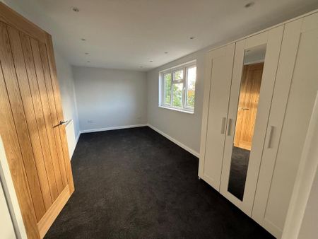 4 bedroom end of terrace house to rent - Photo 5