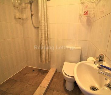 4 bedroom semi-detached house to rent - Photo 5