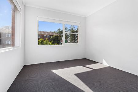 Beachfront Apartment in Prime Brighton-Le-Sands Location - Photo 5