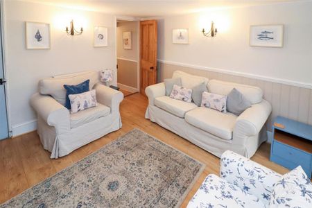 3 bedroom terraced house to rent - Photo 2