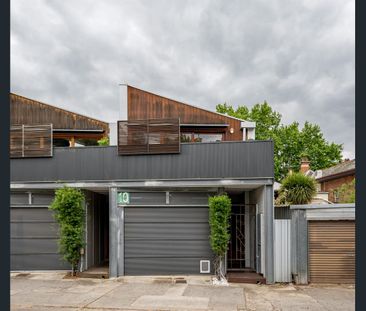 Private, bright and centrally located! - Photo 3