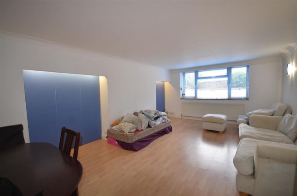 2 bedroom Flat To Let - Photo 1