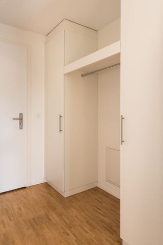 Behind the train station - right at the front! - Foto 5