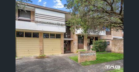 CAN'T BEAT THE LOCATION! - Photo 2