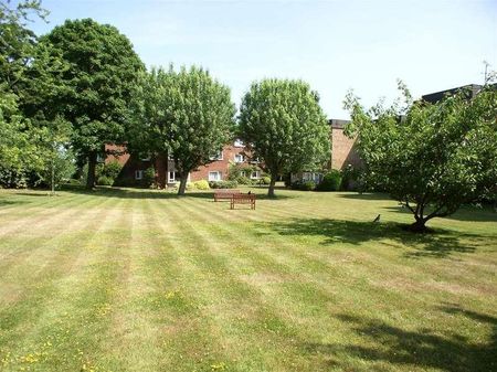 Mount Felix, Walton On Thames, Surrey, KT12 - Photo 2