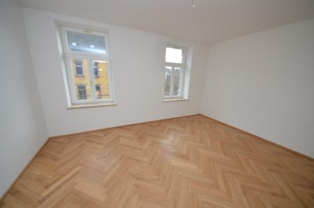 Hochwertig sanierte Dachgeschosswohnung mit Fußbodenheizung und Parkett! - Photo 2