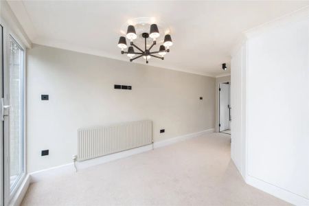 4 bedroom house in Bayswater - Photo 5