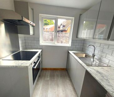 1 bedroom semi-detached house to rent - Photo 4