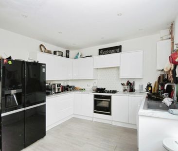 2 bedroom end of terrace house to rent - Photo 4