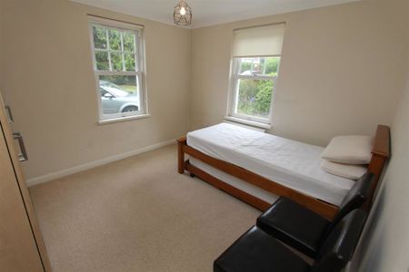 Castleton Court, Far Headingley, LS16 5JE - Photo 4