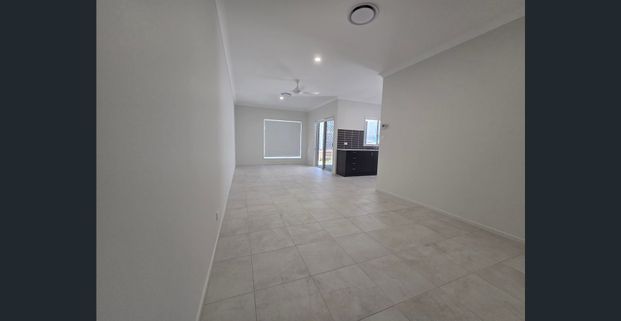 Brand new 3+1 bedrooms house for first lease - Photo 1