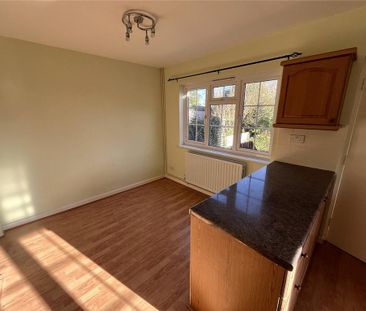 3 bedroom semi-detached house to rent - Photo 6