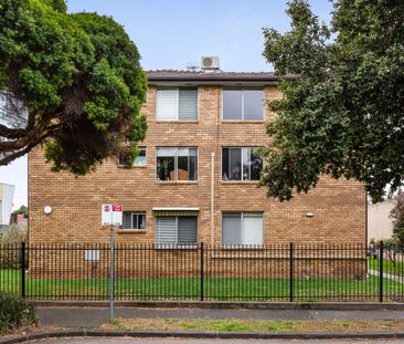 ONE BEDROOM APARTMENT WITH TREETOP VIEWS! - Photo 6