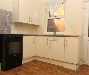 2 Bedroom Mid Terraced House - Photo 6