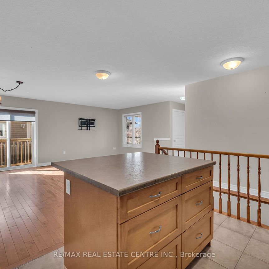 Semi-Detached Home For Lease | X8126898 - Photo 1