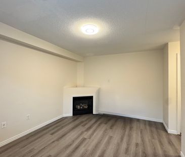 For Lease - 163 Flagstone Way, Newmarket, Ontario - Photo 1