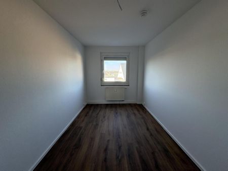 Zentral gelegene Vier-Raum-Wohnung mit Balkon - Photo 2