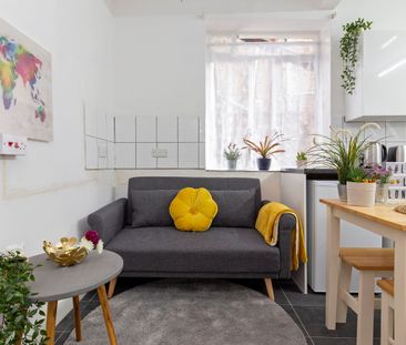 Large Victorian Property near to the vibe of Haringey Green Lanes R... - Photo 1