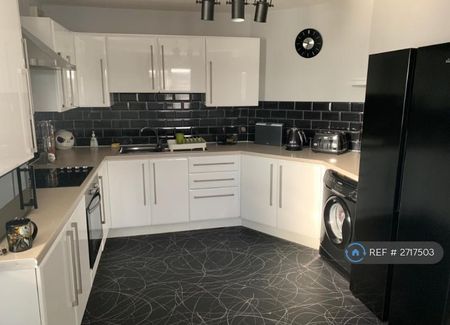 3 bedroom flat to rent - Photo 5