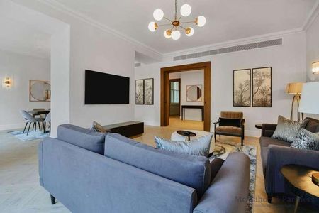 Cumberland House Kensington High Street, Kensington, London, W8 - Photo 3