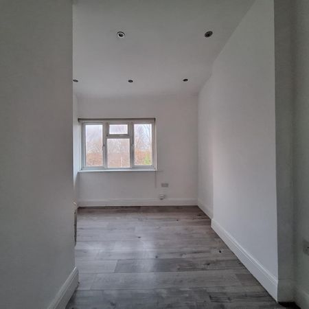 North Circular Road, London NW2 - Photo 4