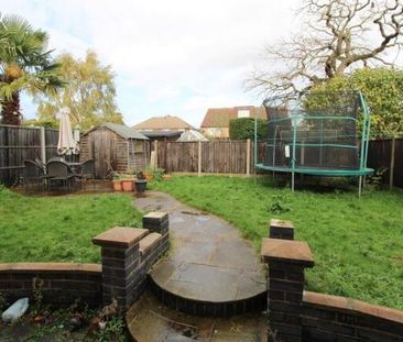 4 bedroom detached house to rent - Photo 2