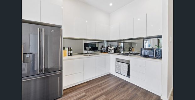 Stylish Two-Bedroom Apartment in a Prime Location - Photo 1