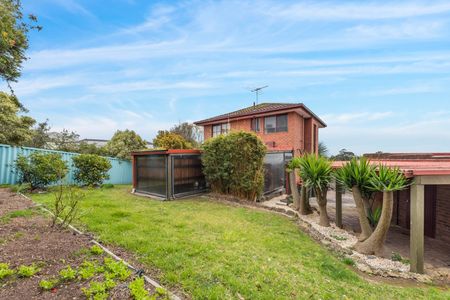 Beautiful 3-Bedroom Family Home with Exceptional Outdoor Entertaining! - Photo 2