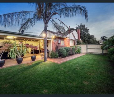 The Perfect Outdoor Entertainer at a Perfect Location - Photo 4