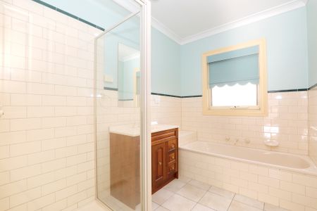 1/219 Waterdale Road, Ivanhoe VIC 3079 - House For Rent | Domain - Photo 2