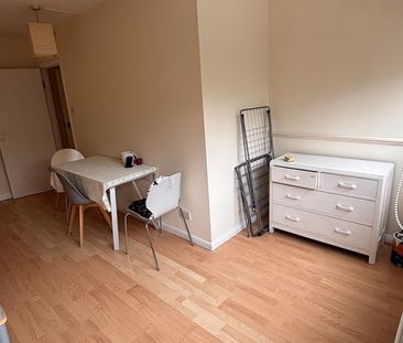 2 Bed Flat, Gambier House, EC1V - Photo 2