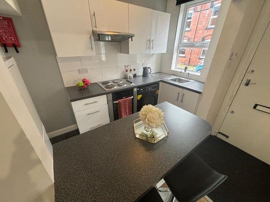 3 bedroom end of terrace house to rent - Photo 1