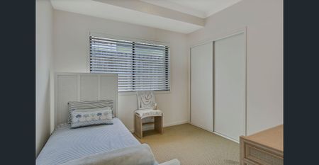 Stunning Family Home with Pool in Prime Noosaville Location - Photo 5