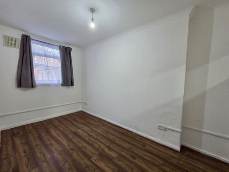 2 Bed Flat, Argyle Road, IG1 - Photo 5