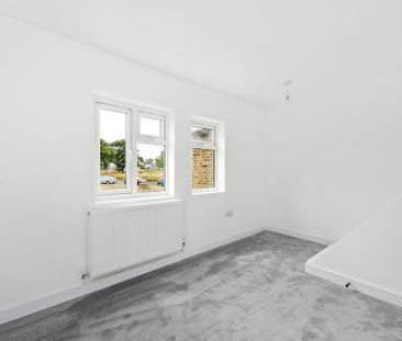 2 bedroom end of terrace house to rent - Photo 2