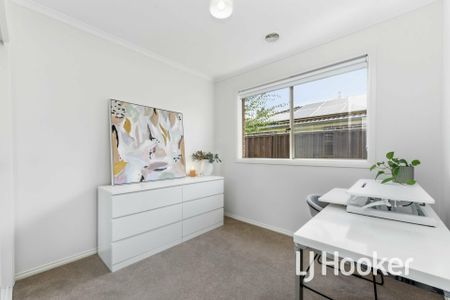 Modern Four Bedder In Cardinia Grove! - Photo 4