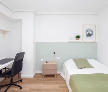 Carrer de les Illes Canàries, Valencia, Valencian Community 46023 - Photo 1