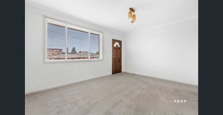 Your Perfect Footscray Retreat – Fresh, Bright & Convenient! - Photo 2