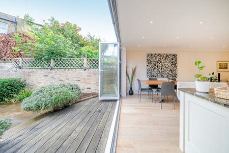 4 bedroom flat to rent - Photo 2