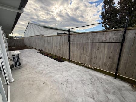 New two-bedroom townhouse - Photo 2