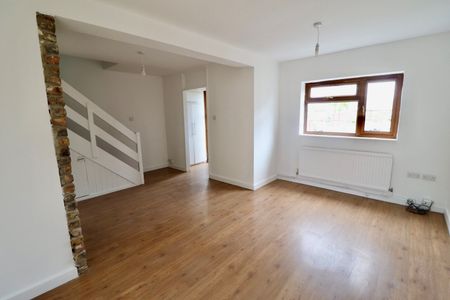 Dewsgreen, Basildon - Photo 2